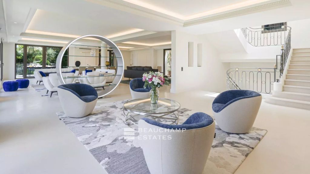 Exceptional 6-bedroom waterfront property in Saint Jean Cap Ferrat