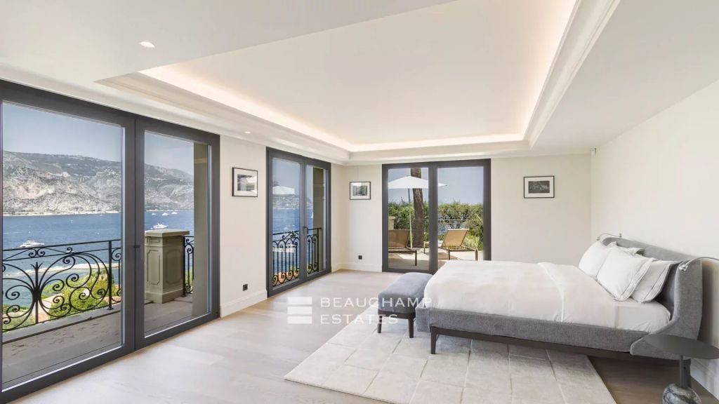 Exceptional 6-bedroom waterfront property in Saint Jean Cap Ferrat