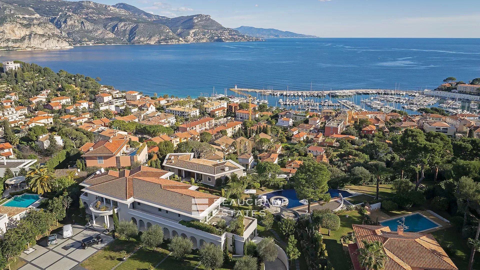 Propriété d’exception 8 chambres avec magnifique vue mer à Saint Jean Cap Ferrat Exceptional 8-bedroom property with magnificent sea views in Saint Jean Cap Ferrat