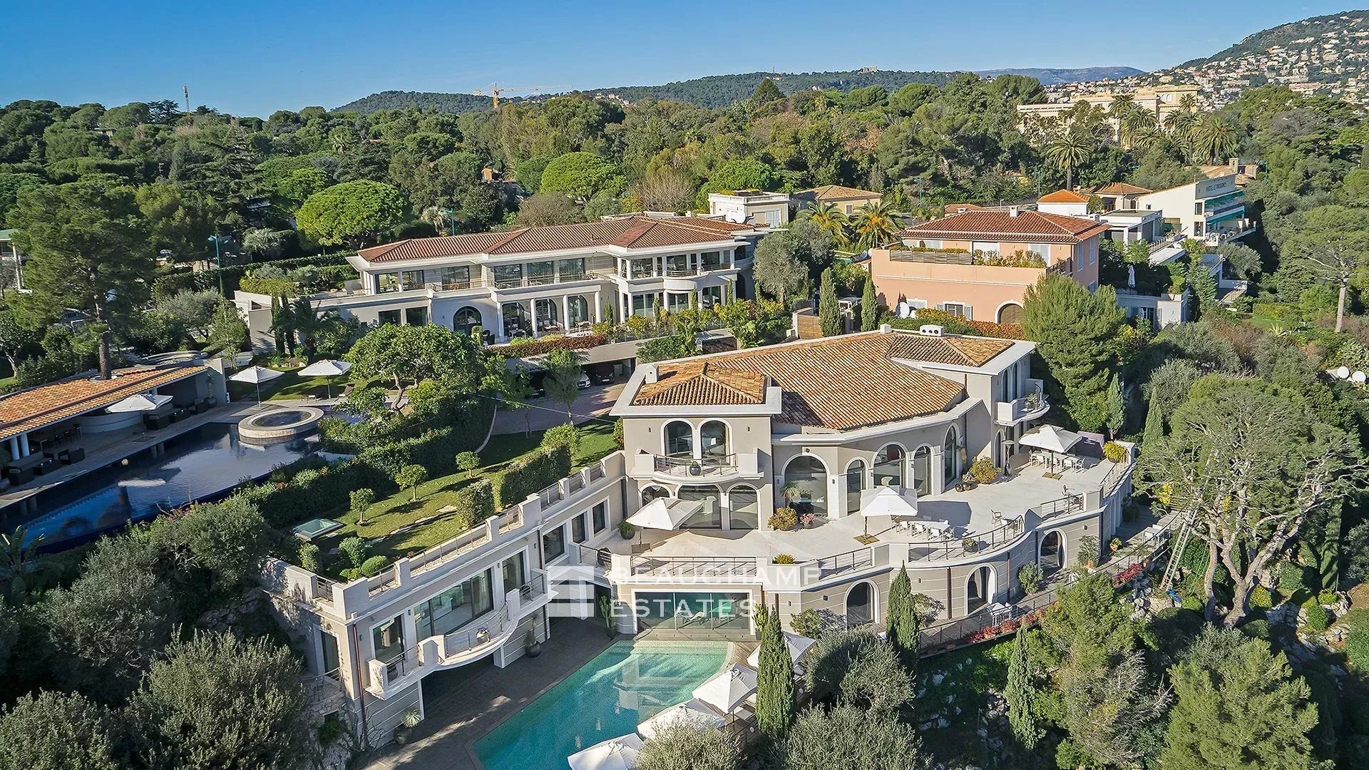 Propriété d’exception 8 chambres avec magnifique vue mer à Saint Jean Cap Ferrat Exceptional 8-bedroom property with magnificent sea views in Saint Jean Cap Ferrat