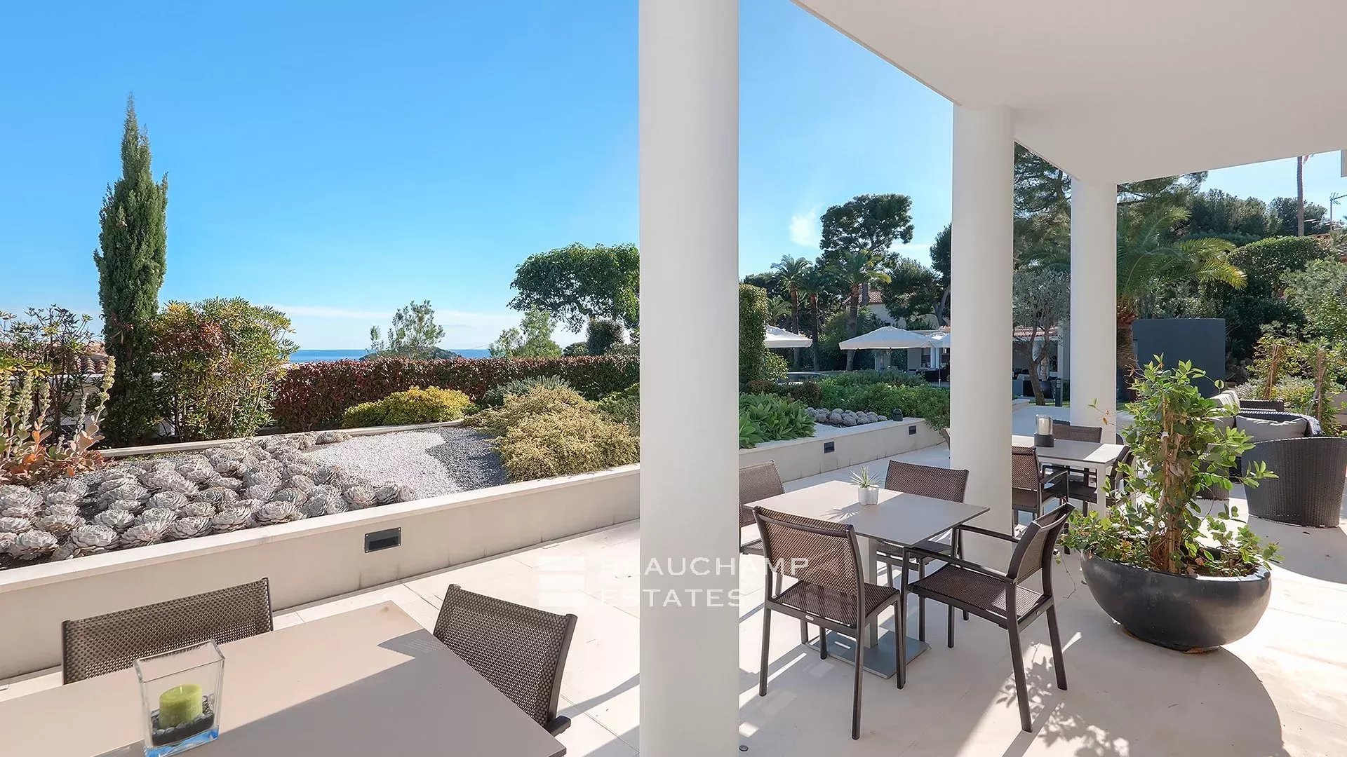 Propriété d’exception 8 chambres avec magnifique vue mer à Saint Jean Cap Ferrat Exceptional 8-bedroom property with magnificent sea views in Saint Jean Cap Ferrat