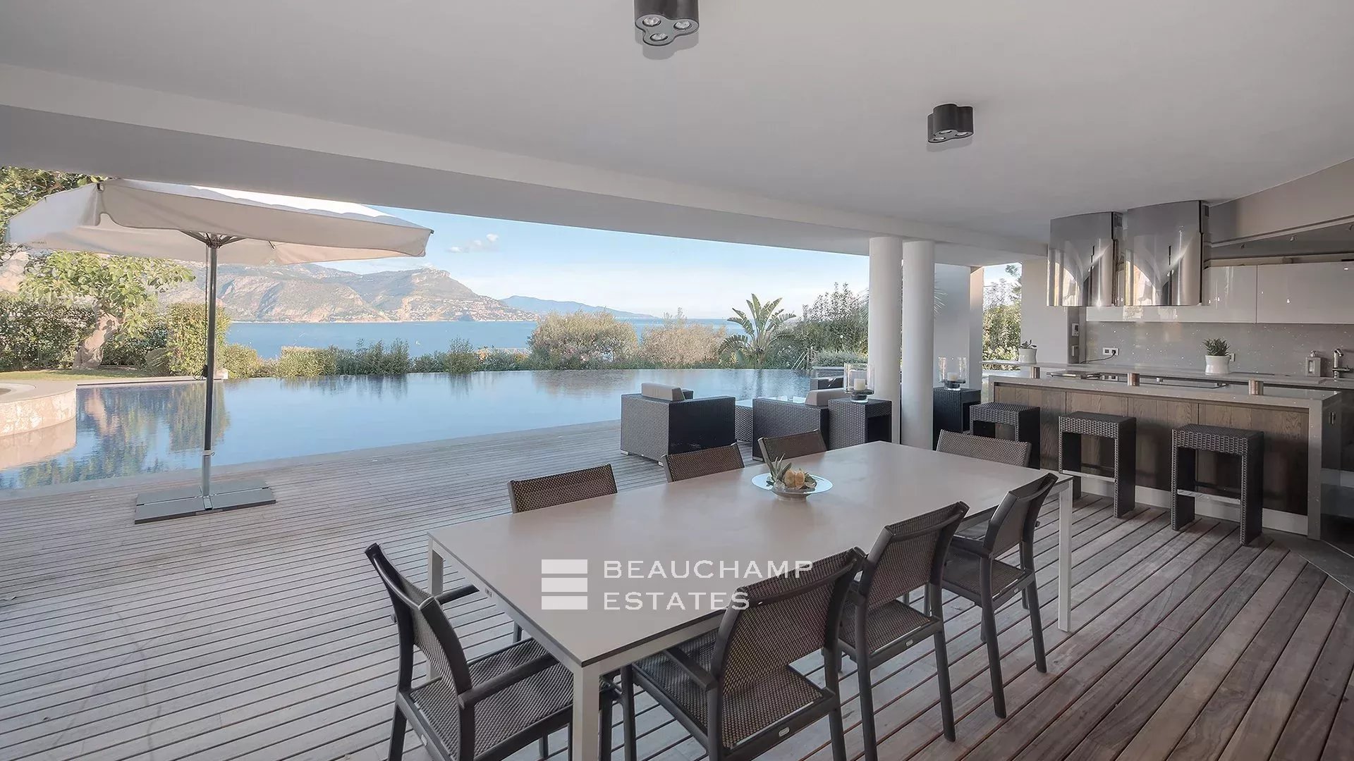 Propriété d’exception 8 chambres avec magnifique vue mer à Saint Jean Cap Ferrat Exceptional 8-bedroom property with magnificent sea views in Saint Jean Cap Ferrat