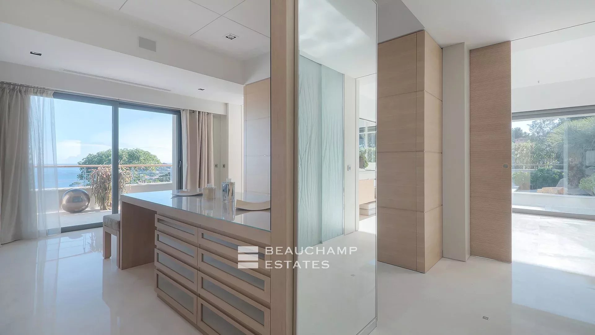 Propriété d’exception 8 chambres avec magnifique vue mer à Saint Jean Cap Ferrat Exceptional 8-bedroom property with magnificent sea views in Saint Jean Cap Ferrat