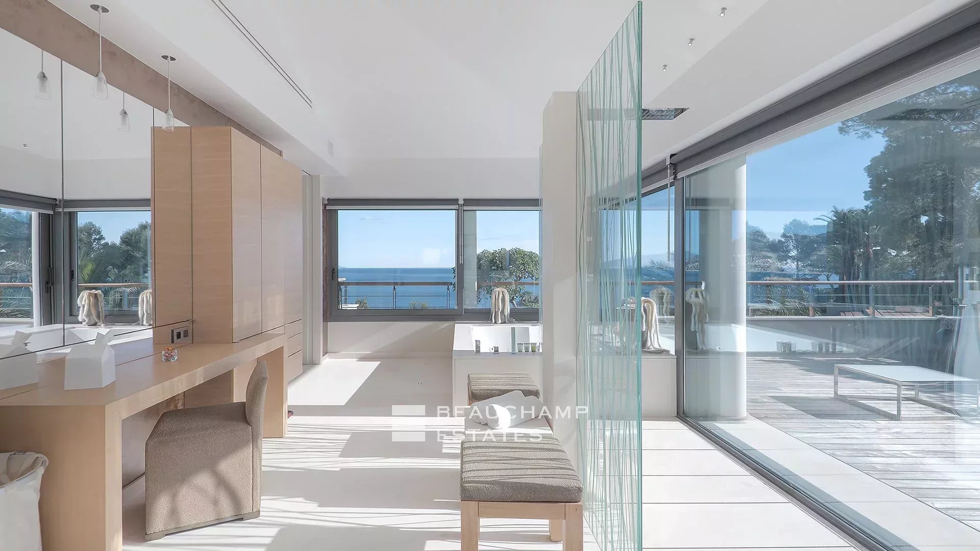 Propriété d’exception 8 chambres avec magnifique vue mer à Saint Jean Cap Ferrat Exceptional 8-bedroom property with magnificent sea views in Saint Jean Cap Ferrat