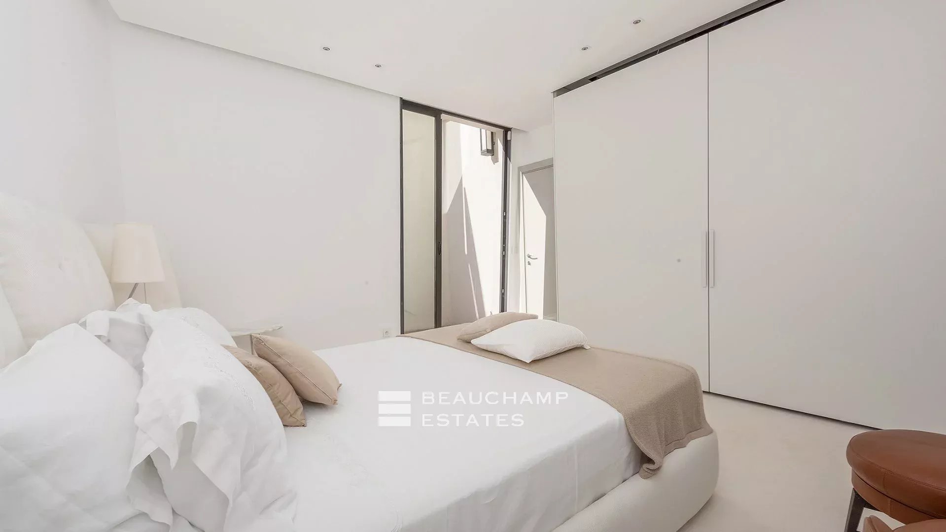 Modern architect-designed property located within walking distance of the iconic Club 55, Pampelonne Modern architect-designed property located within walking distance of the iconic Club 55, Pampelonne