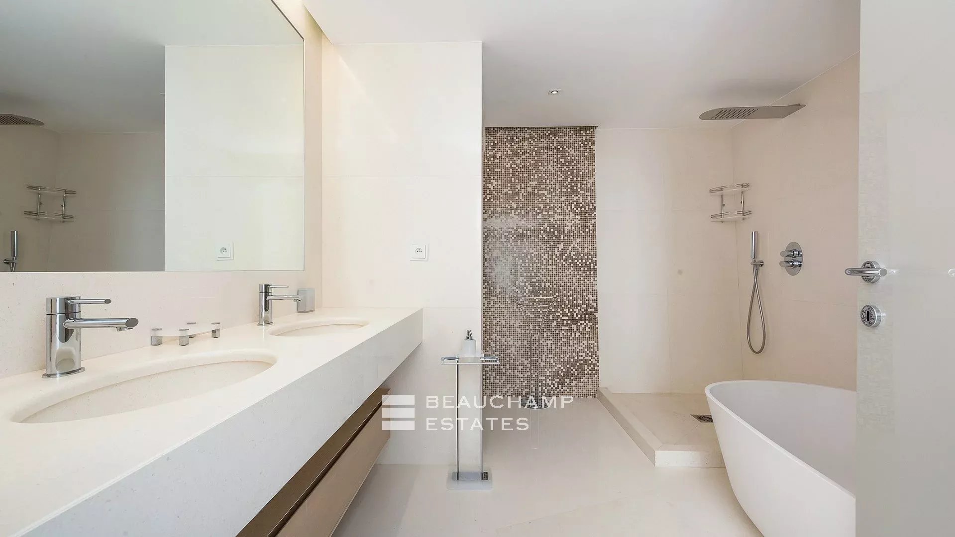 Modern architect-designed property located within walking distance of the iconic Club 55, Pampelonne Modern architect-designed property located within walking distance of the iconic Club 55, Pampelonne