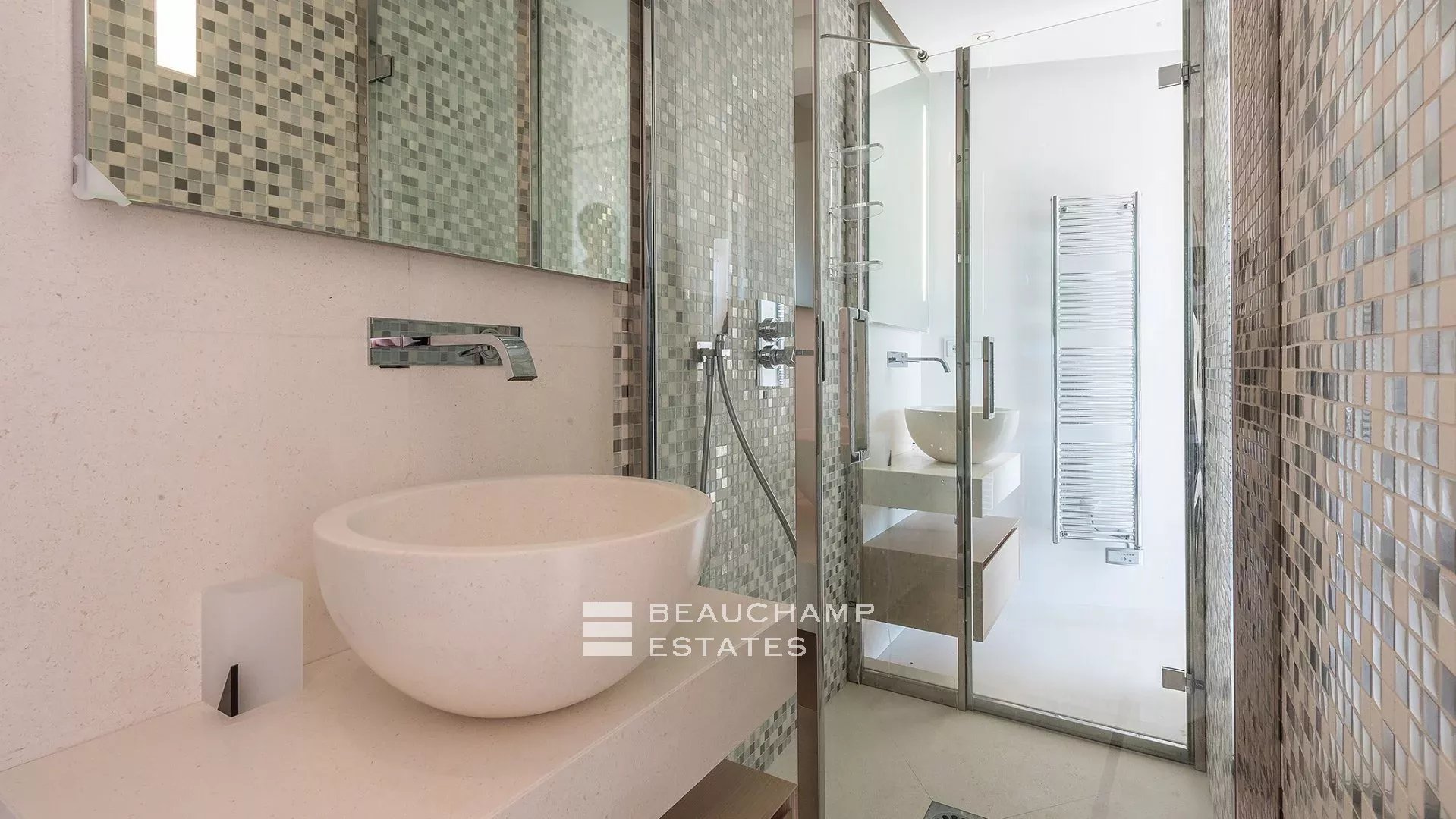 Modern architect-designed property located within walking distance of the iconic Club 55, Pampelonne Modern architect-designed property located within walking distance of the iconic Club 55, Pampelonne