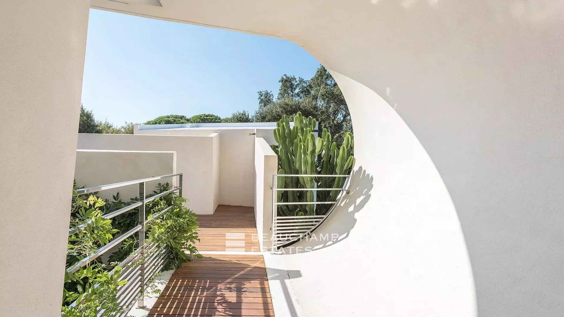 Modern architect-designed property located within walking distance of the iconic Club 55, Pampelonne Modern architect-designed property located within walking distance of the iconic Club 55, Pampelonne