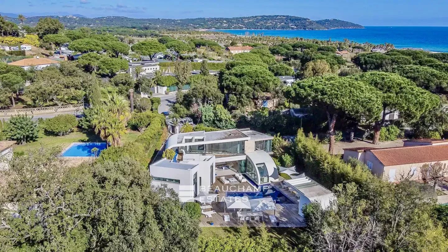 Modern architect-designed property located within walking distance of the iconic Club 55, Pampelonne Modern architect-designed property located within walking distance of the iconic Club 55, Pampelonne