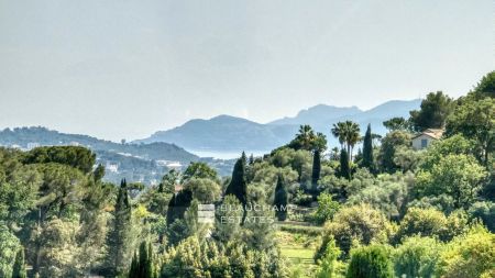 Les plus beaux villages autour de Mougins en Provence 2026 | Beauchamp Exceptional domain with 11 bedrooms within walking distance of the village of Mougins, featuring tennis court, pool, and breathtaking sea view