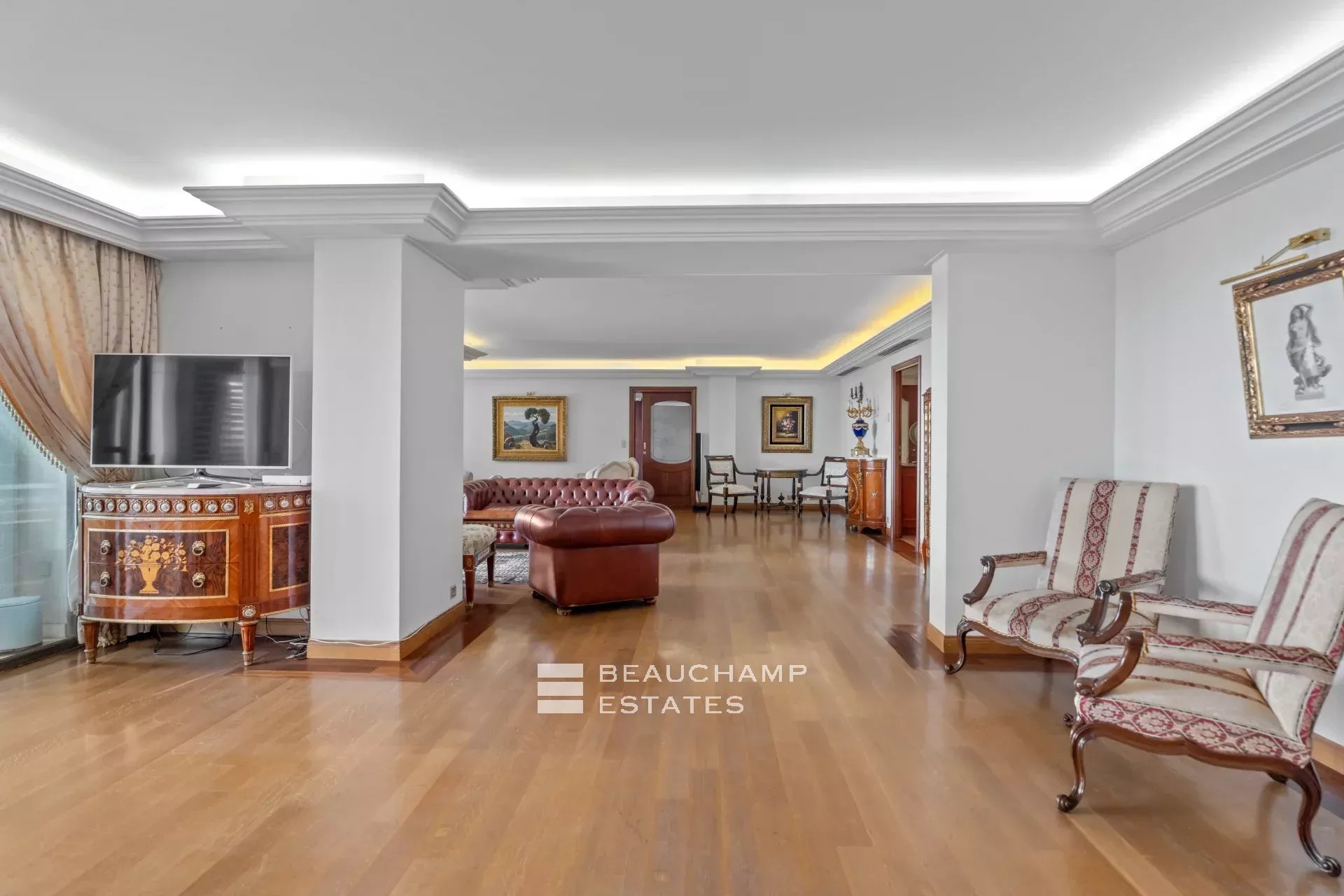 Grand appartement d’exception – Relais de la Reine, Cannes Croisette Exceptional Grand Apartment – Relais de la Reine, Cannes Croisette