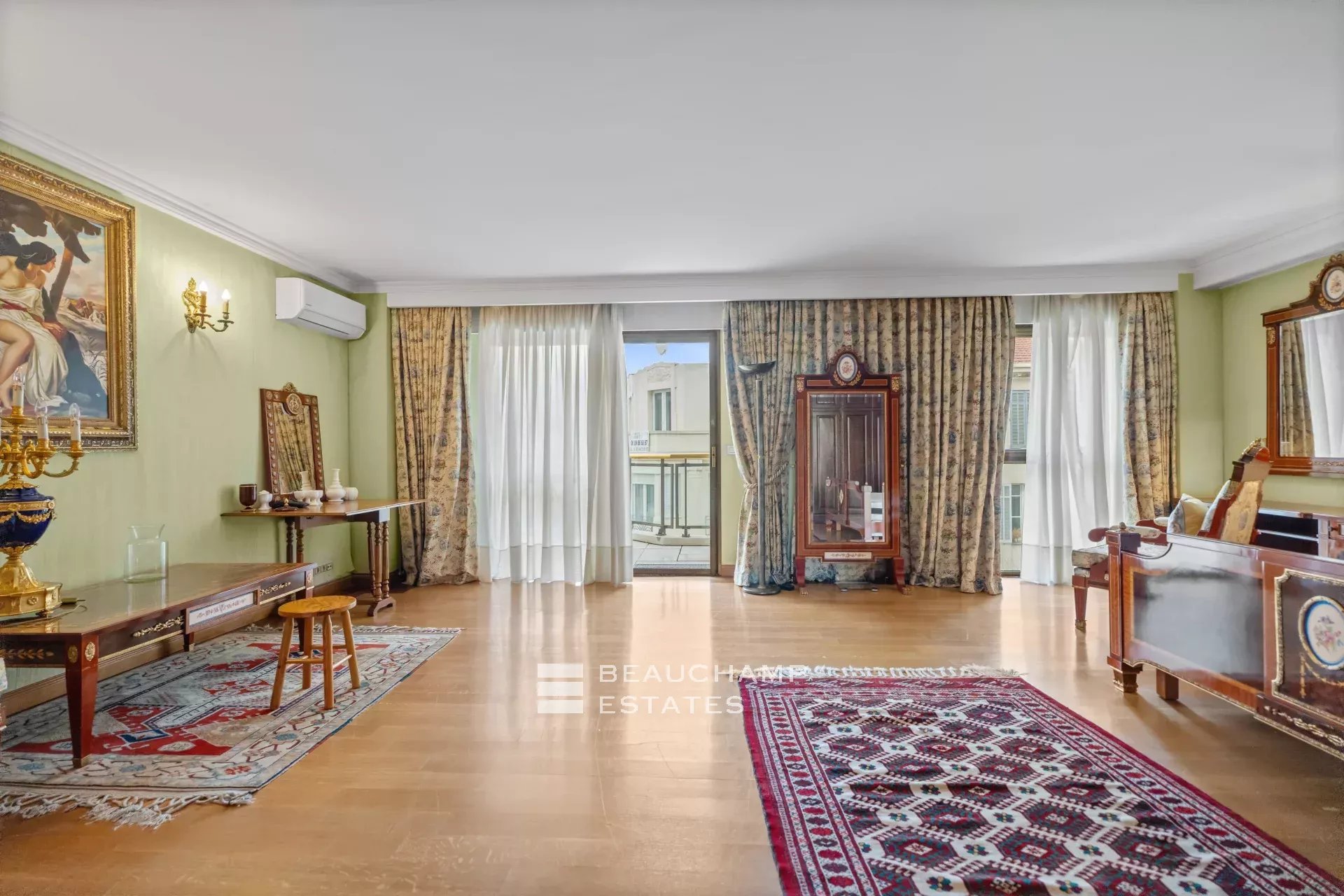 Grand appartement d’exception – Relais de la Reine, Cannes Croisette Exceptional Grand Apartment – Relais de la Reine, Cannes Croisette