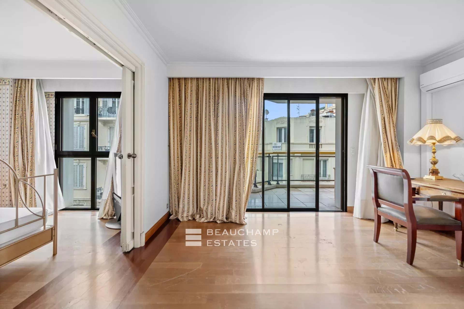 Grand appartement d’exception – Relais de la Reine, Cannes Croisette Exceptional Grand Apartment – Relais de la Reine, Cannes Croisette