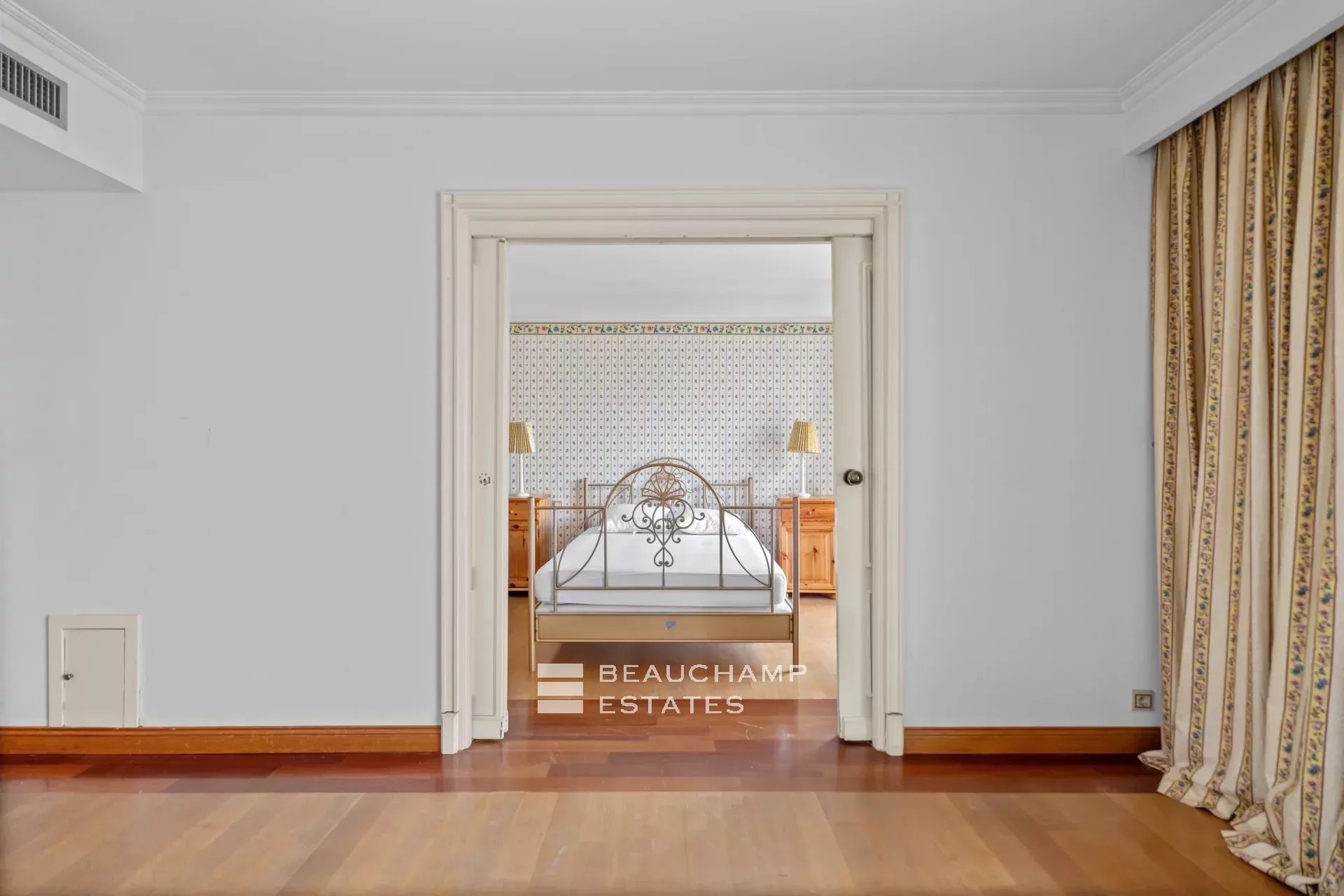 Grand appartement d’exception – Relais de la Reine, Cannes Croisette Exceptional Grand Apartment – Relais de la Reine, Cannes Croisette