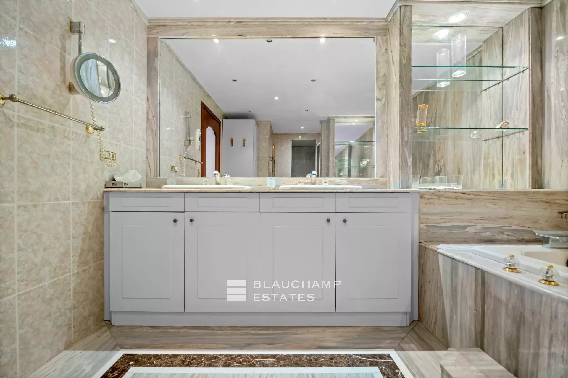 Grand appartement d’exception – Relais de la Reine, Cannes Croisette Exceptional Grand Apartment – Relais de la Reine, Cannes Croisette