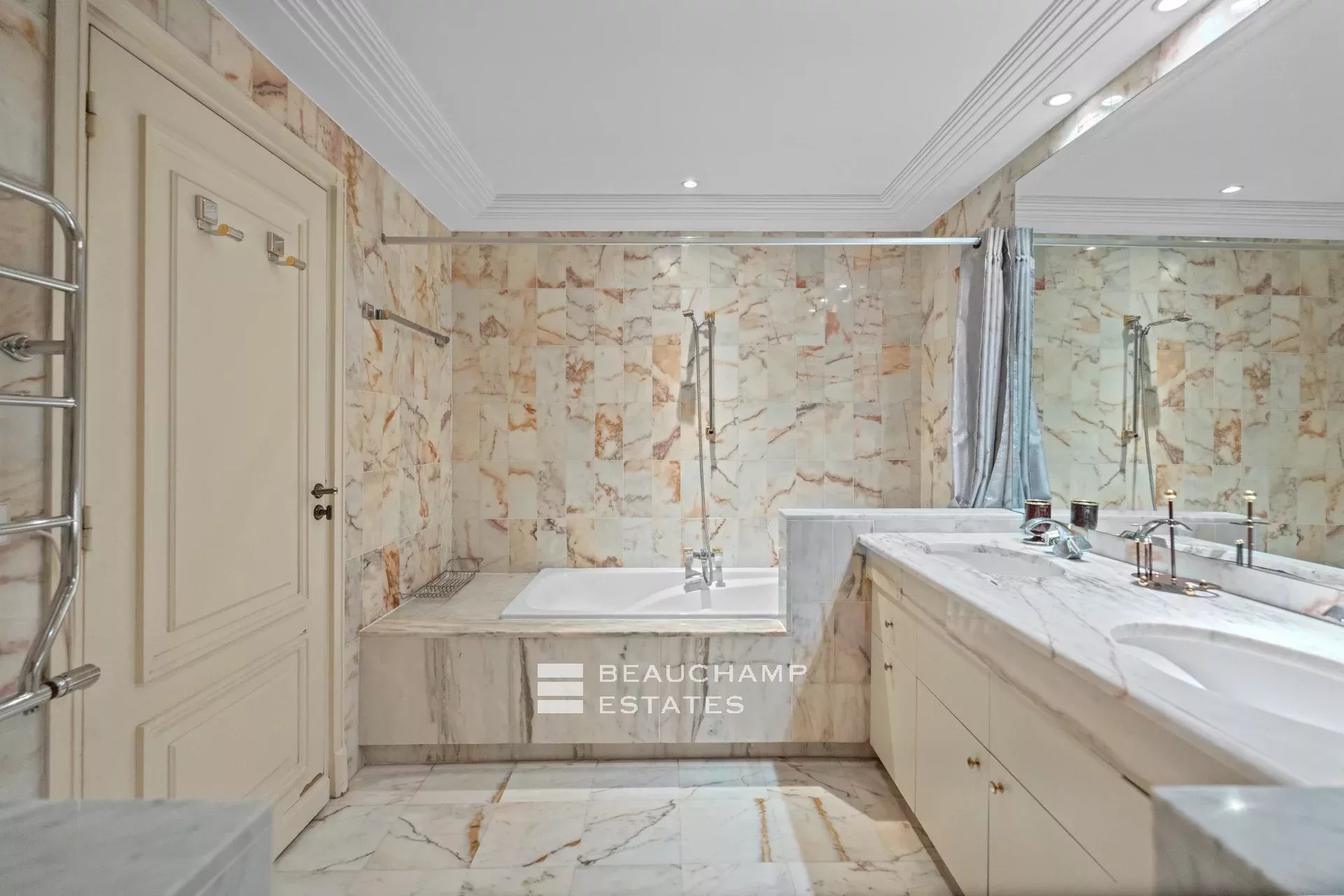 Grand appartement d’exception – Relais de la Reine, Cannes Croisette Exceptional Grand Apartment – Relais de la Reine, Cannes Croisette