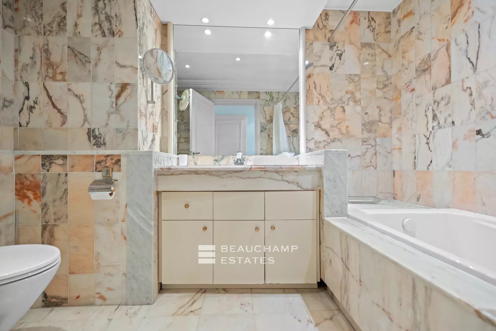 Grand appartement d’exception – Relais de la Reine, Cannes Croisette Exceptional Grand Apartment – Relais de la Reine, Cannes Croisette