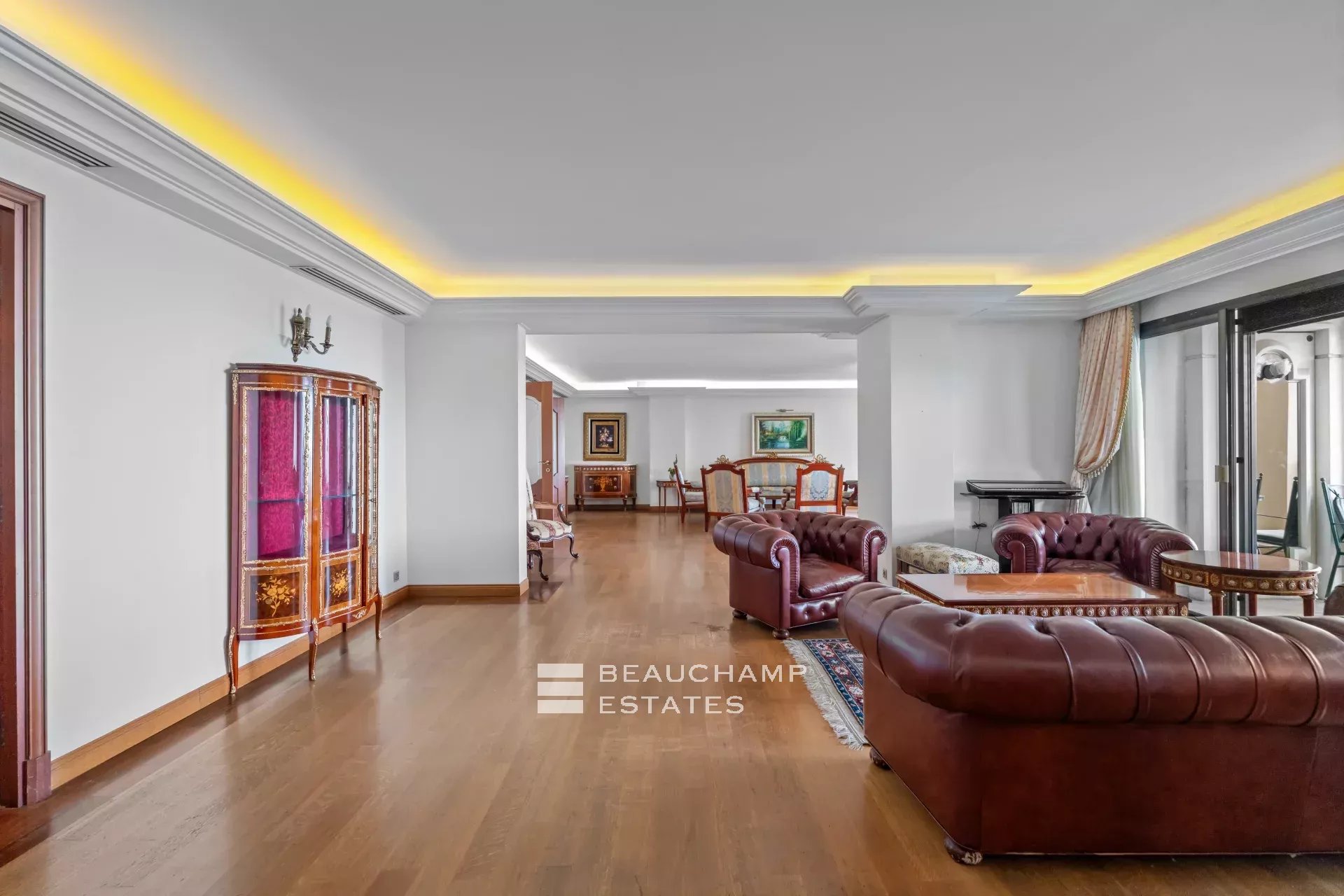 Grand appartement d’exception – Relais de la Reine, Cannes Croisette Exceptional Grand Apartment – Relais de la Reine, Cannes Croisette