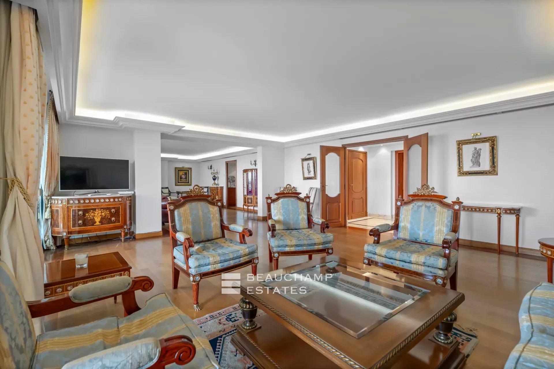 Grand appartement d’exception – Relais de la Reine, Cannes Croisette Exceptional Grand Apartment – Relais de la Reine, Cannes Croisette