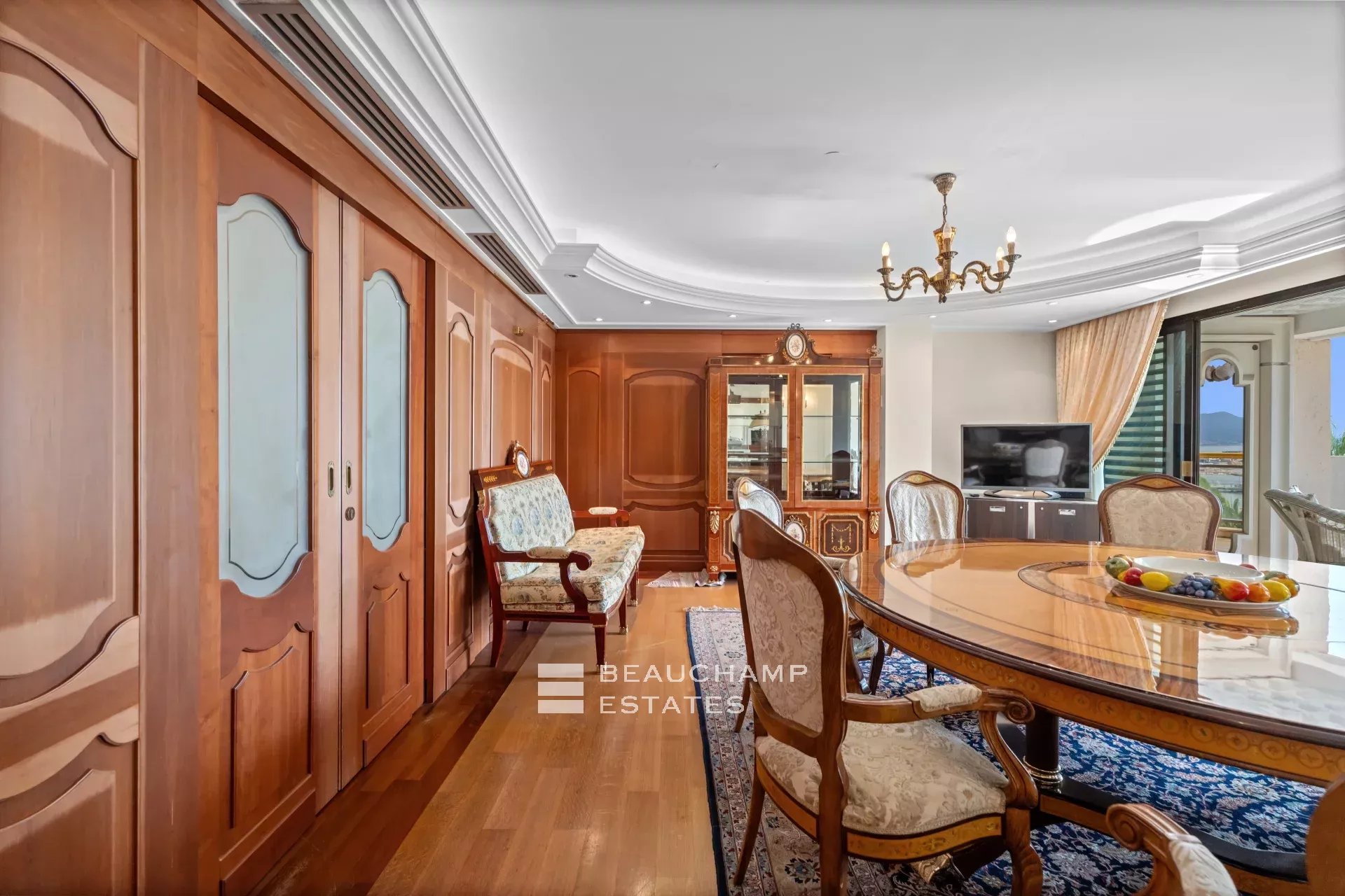 Grand appartement d’exception – Relais de la Reine, Cannes Croisette Exceptional Grand Apartment – Relais de la Reine, Cannes Croisette