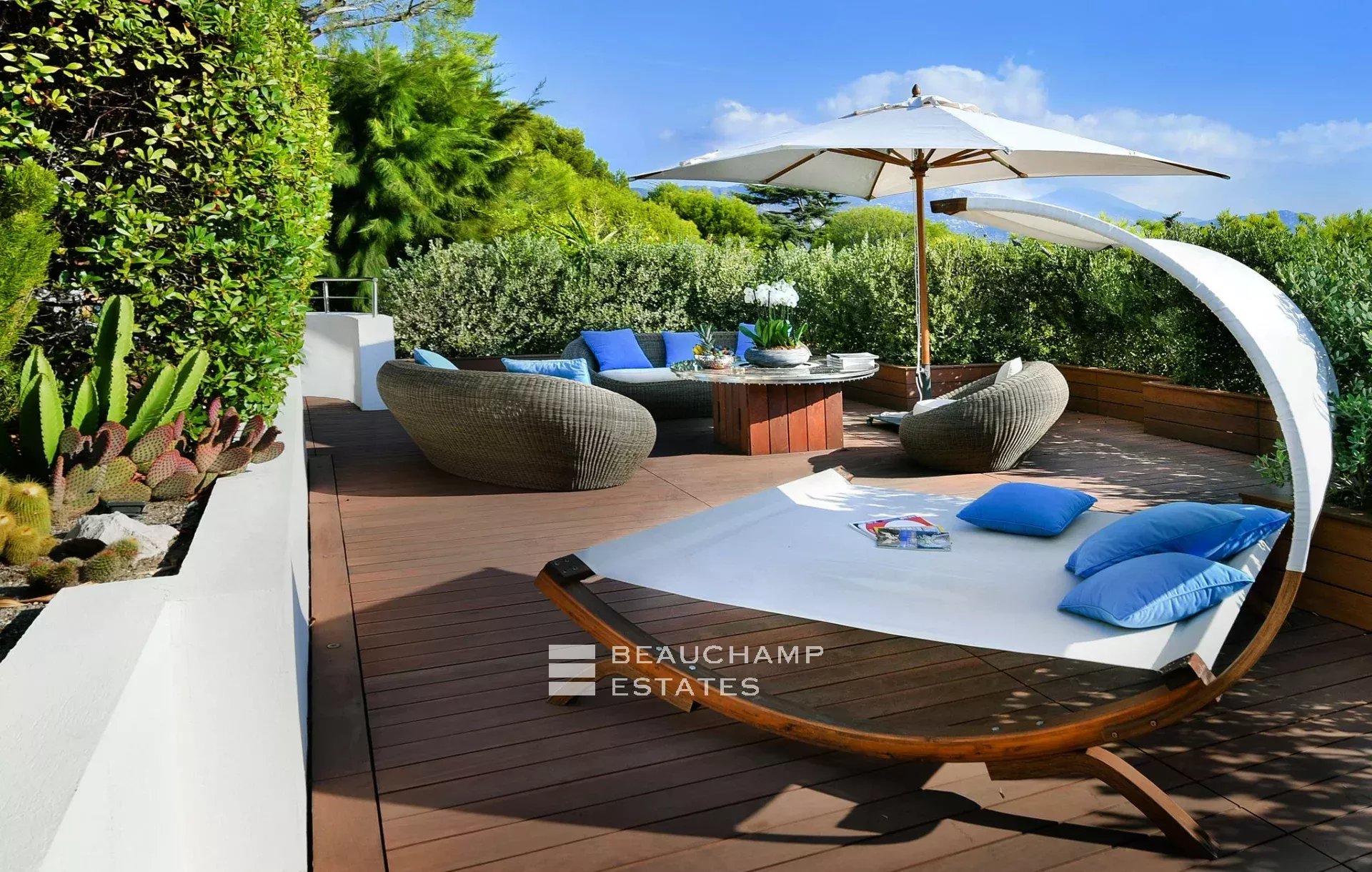 Villa exceptionnelle moderne de 7 chambres avec vue panoramique sur la mer à Saint Jean Cap Ferrat Exceptional modern 7-bedroom villa with panoramic sea views in Saint Jean Cap Ferrat