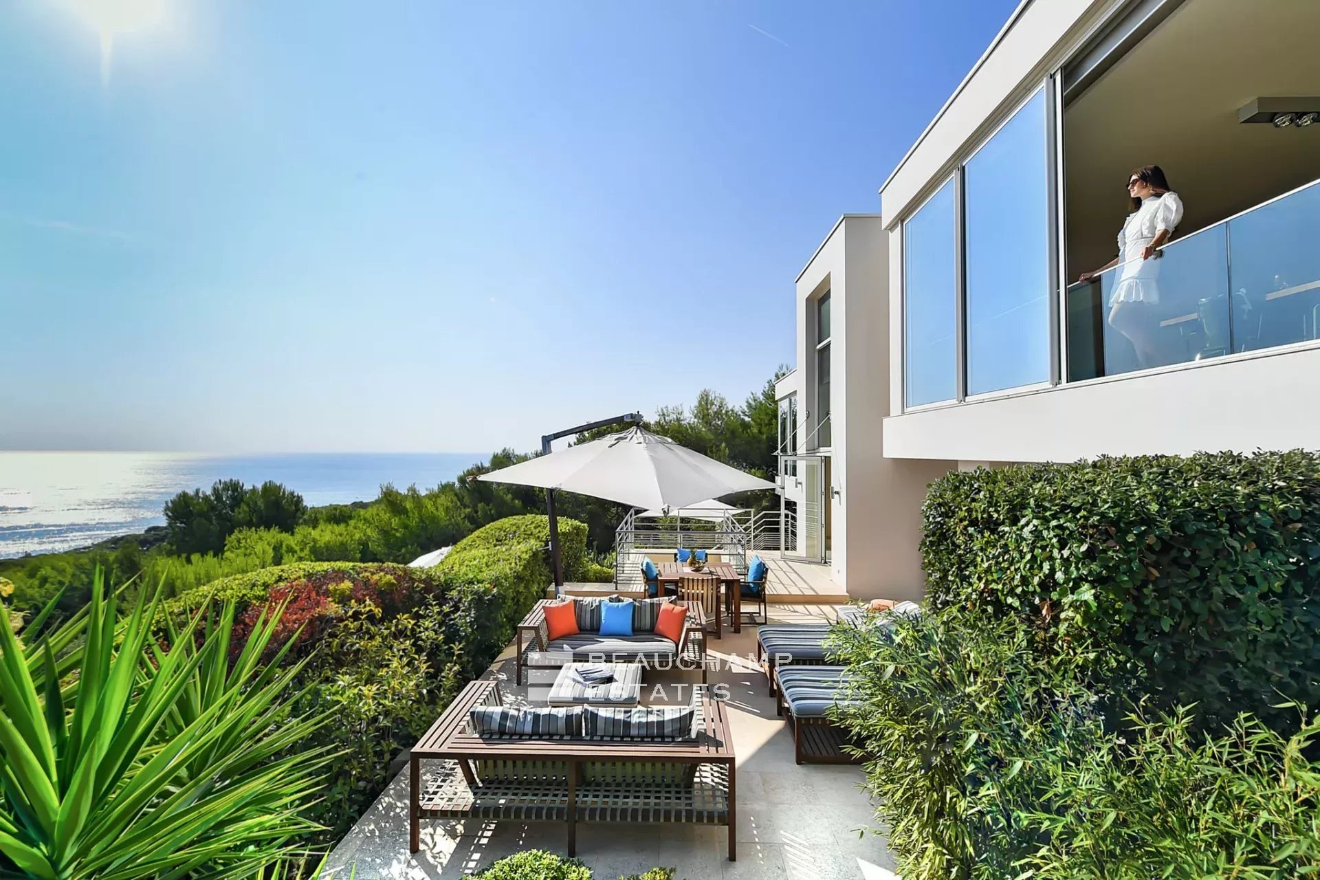 Villa exceptionnelle moderne de 7 chambres avec vue panoramique sur la mer à Saint Jean Cap Ferrat Exceptional modern 7-bedroom villa with panoramic sea views in Saint Jean Cap Ferrat