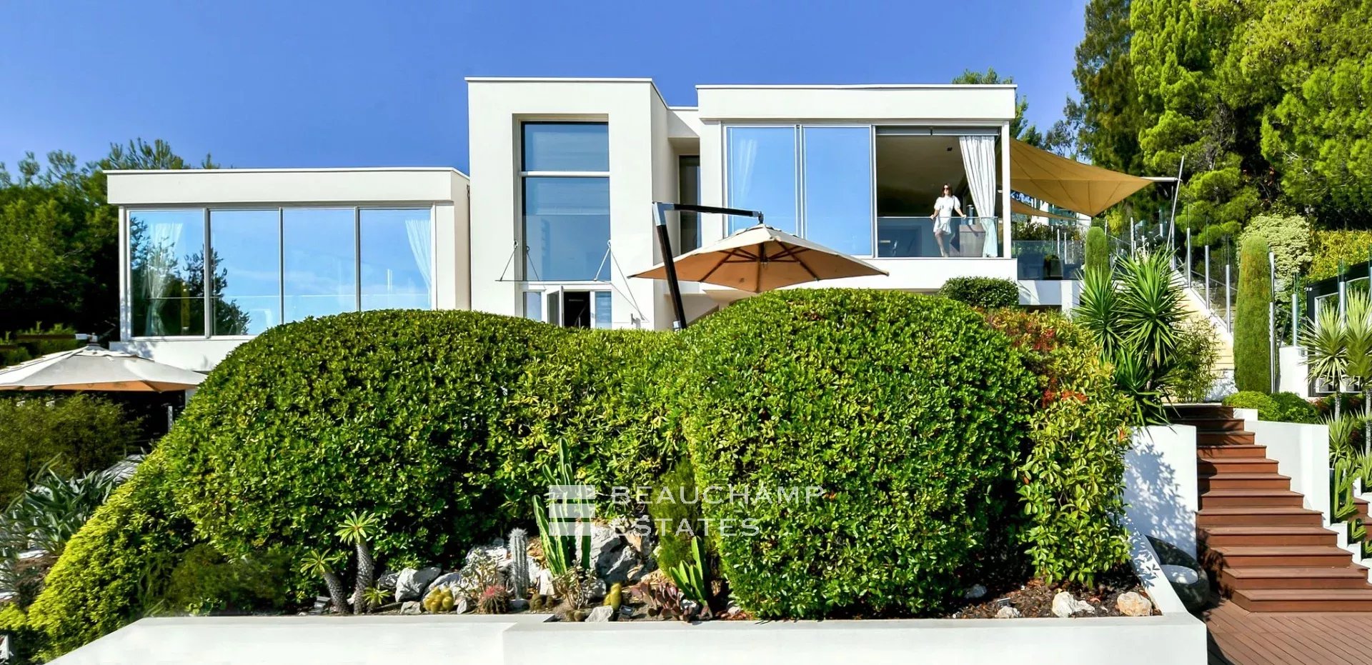 Villa exceptionnelle moderne de 7 chambres avec vue panoramique sur la mer à Saint Jean Cap Ferrat Exceptional modern 7-bedroom villa with panoramic sea views in Saint Jean Cap Ferrat