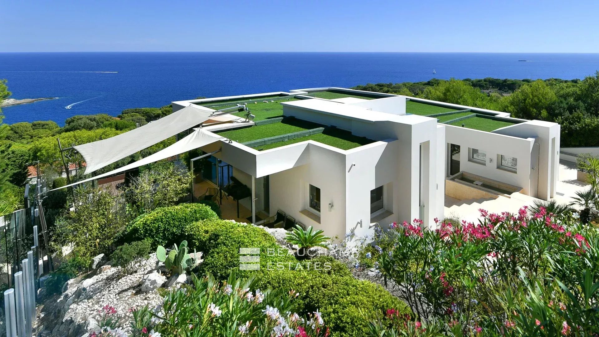 Villa exceptionnelle moderne de 7 chambres avec vue panoramique sur la mer à Saint Jean Cap Ferrat Exceptional modern 7-bedroom villa with panoramic sea views in Saint Jean Cap Ferrat