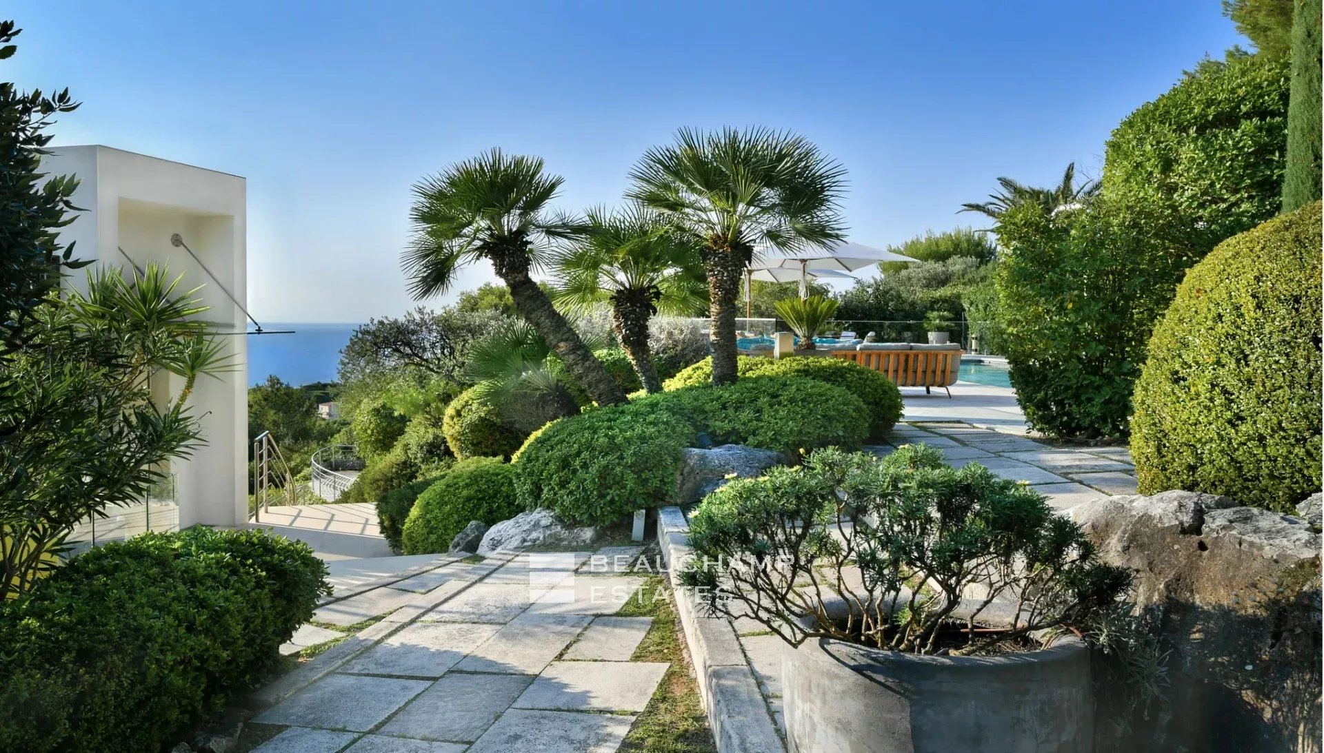 Villa exceptionnelle moderne de 7 chambres avec vue panoramique sur la mer à Saint Jean Cap Ferrat Exceptional modern 7-bedroom villa with panoramic sea views in Saint Jean Cap Ferrat