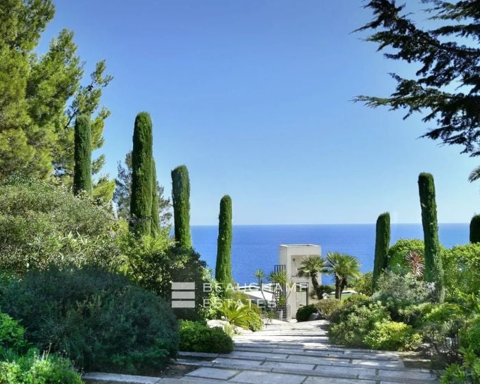 Exceptional modern 7-bedroom villa with panoramic sea views in Saint Jean Cap Ferrat