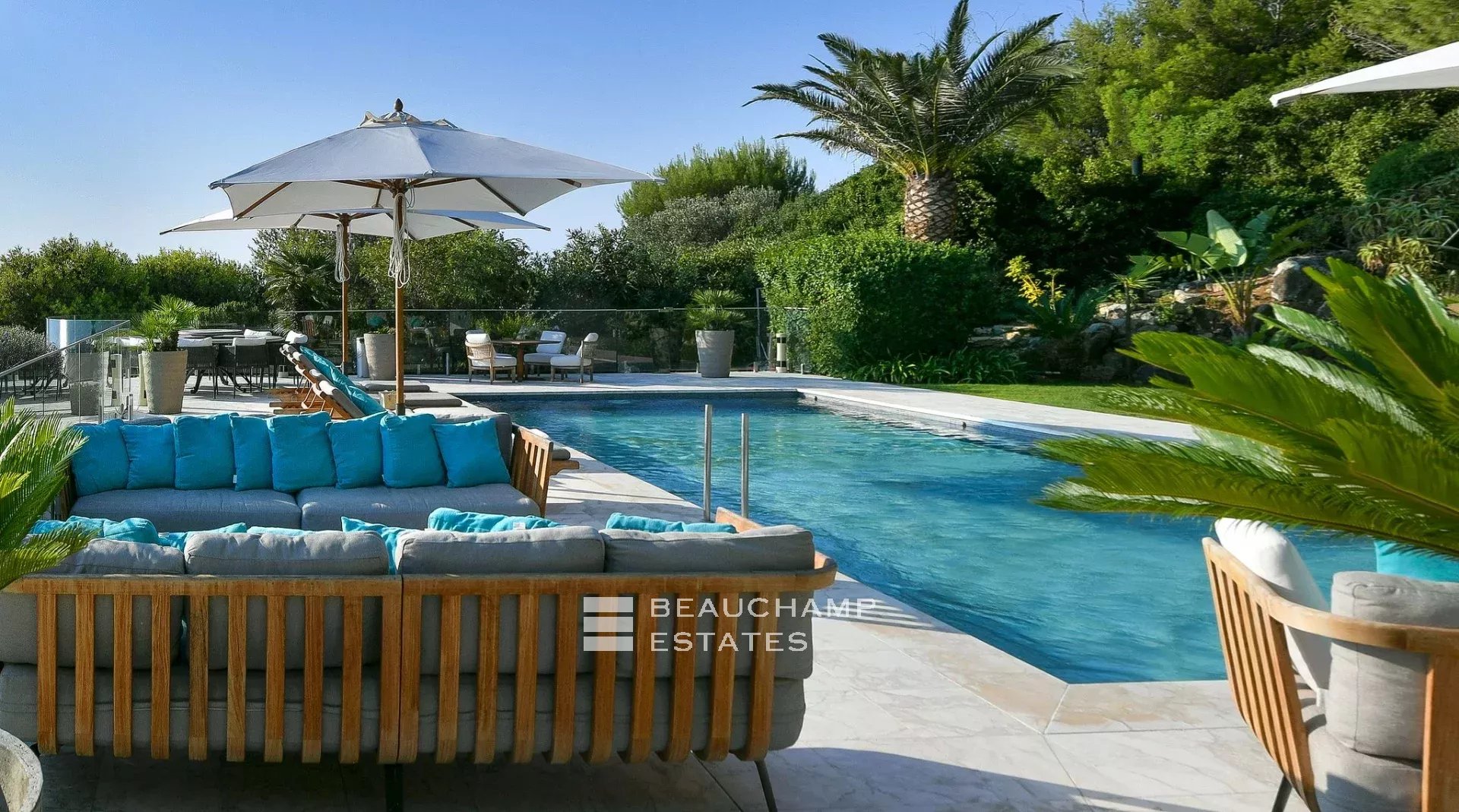 Villa exceptionnelle moderne de 7 chambres avec vue panoramique sur la mer à Saint Jean Cap Ferrat Exceptional modern 7-bedroom villa with panoramic sea views in Saint Jean Cap Ferrat