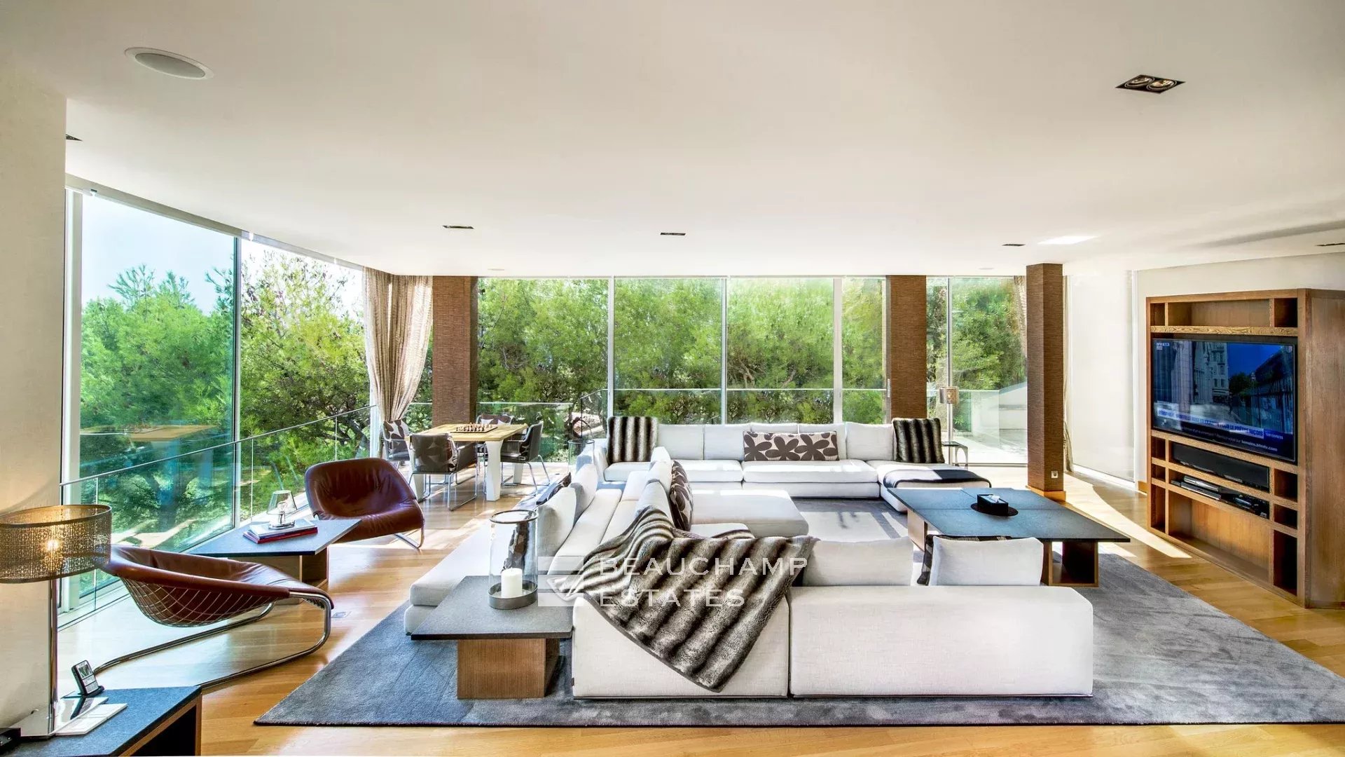 Villa exceptionnelle moderne de 7 chambres avec vue panoramique sur la mer à Saint Jean Cap Ferrat Exceptional modern 7-bedroom villa with panoramic sea views in Saint Jean Cap Ferrat