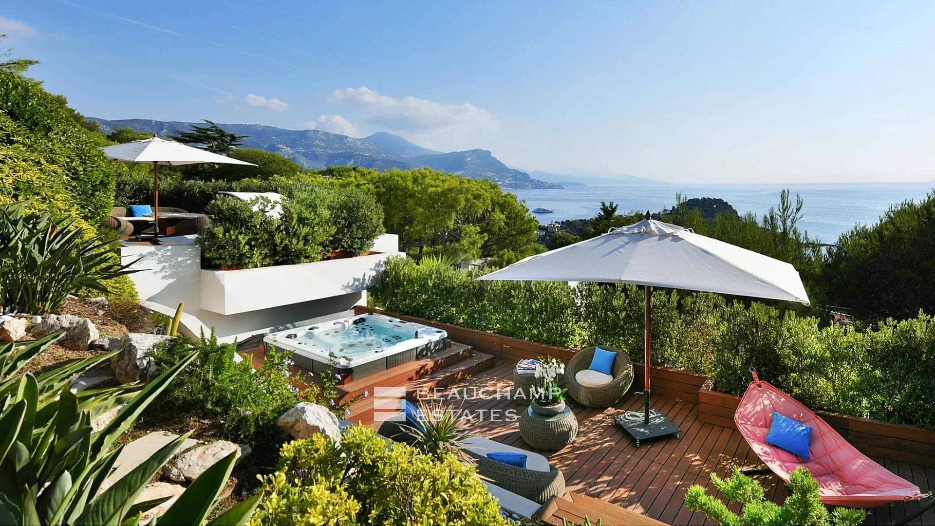 Villa exceptionnelle moderne de 7 chambres avec vue panoramique sur la mer à Saint Jean Cap Ferrat Exceptional modern 7-bedroom villa with panoramic sea views in Saint Jean Cap Ferrat