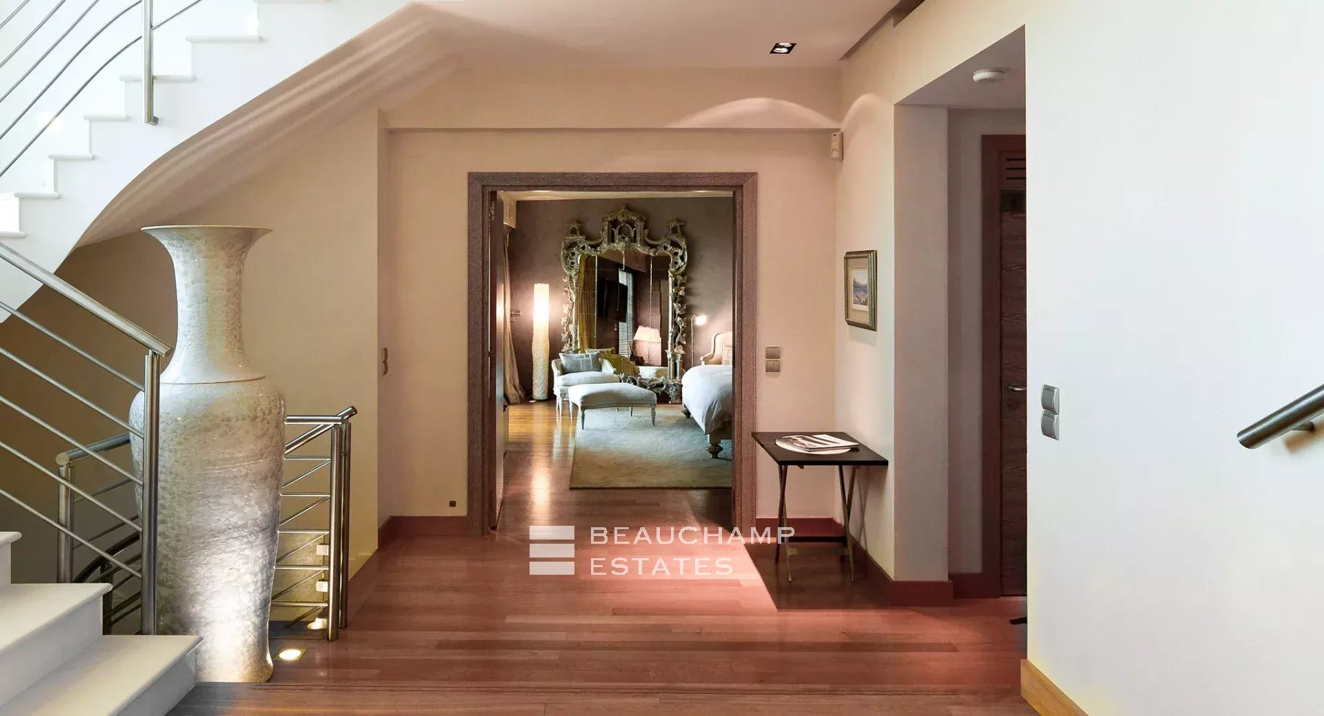 Villa exceptionnelle moderne de 7 chambres avec vue panoramique sur la mer à Saint Jean Cap Ferrat Exceptional modern 7-bedroom villa with panoramic sea views in Saint Jean Cap Ferrat