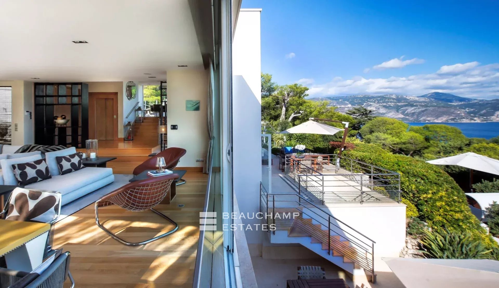 Villa exceptionnelle moderne de 7 chambres avec vue panoramique sur la mer à Saint Jean Cap Ferrat Exceptional modern 7-bedroom villa with panoramic sea views in Saint Jean Cap Ferrat