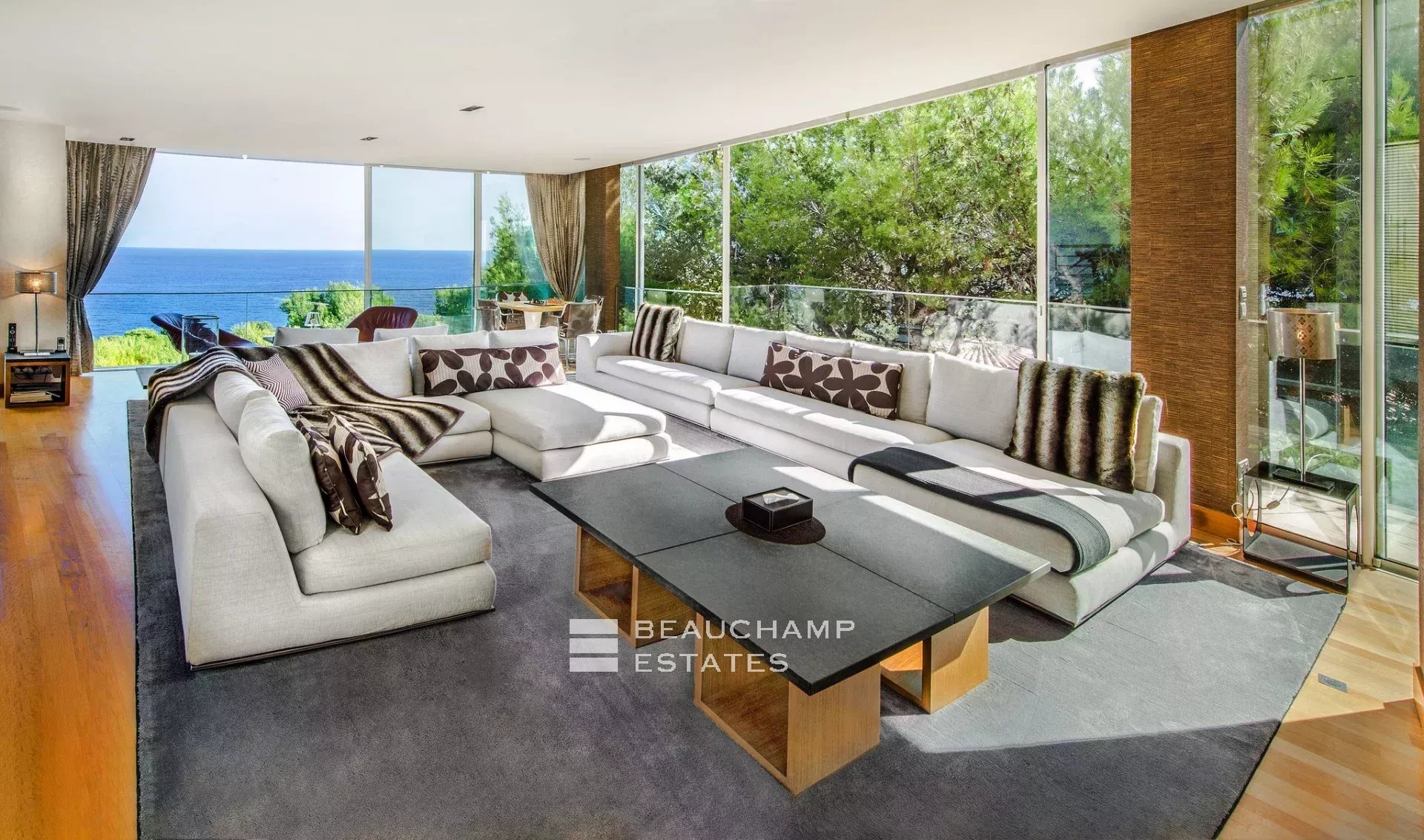 Villa exceptionnelle moderne de 7 chambres avec vue panoramique sur la mer à Saint Jean Cap Ferrat Exceptional modern 7-bedroom villa with panoramic sea views in Saint Jean Cap Ferrat