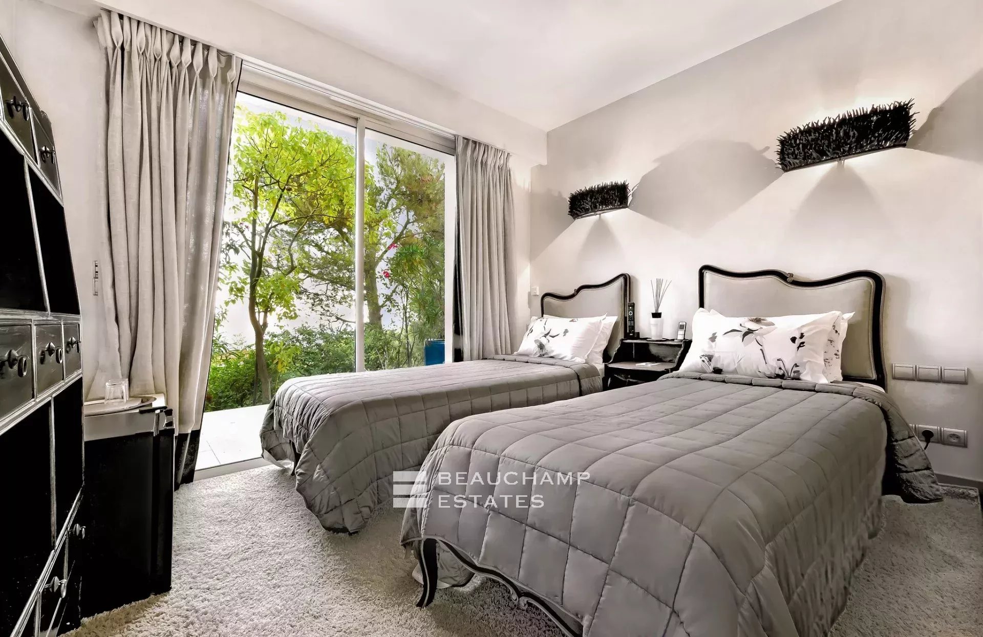 Villa exceptionnelle moderne de 7 chambres avec vue panoramique sur la mer à Saint Jean Cap Ferrat Exceptional modern 7-bedroom villa with panoramic sea views in Saint Jean Cap Ferrat