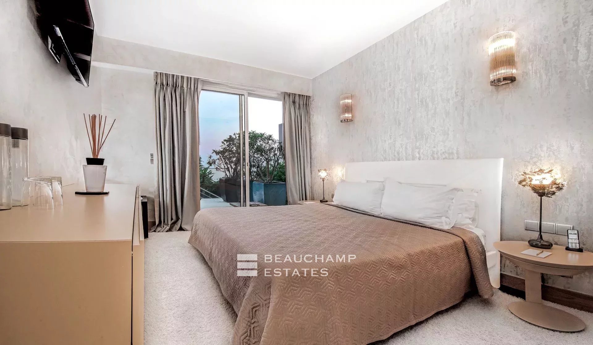 Villa exceptionnelle moderne de 7 chambres avec vue panoramique sur la mer à Saint Jean Cap Ferrat Exceptional modern 7-bedroom villa with panoramic sea views in Saint Jean Cap Ferrat