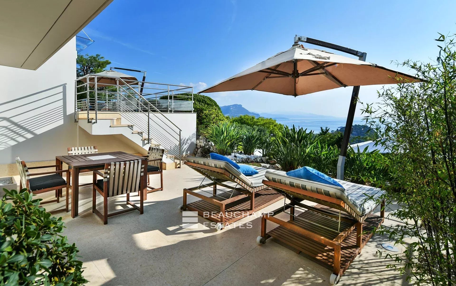 Villa exceptionnelle moderne de 7 chambres avec vue panoramique sur la mer à Saint Jean Cap Ferrat Exceptional modern 7-bedroom villa with panoramic sea views in Saint Jean Cap Ferrat