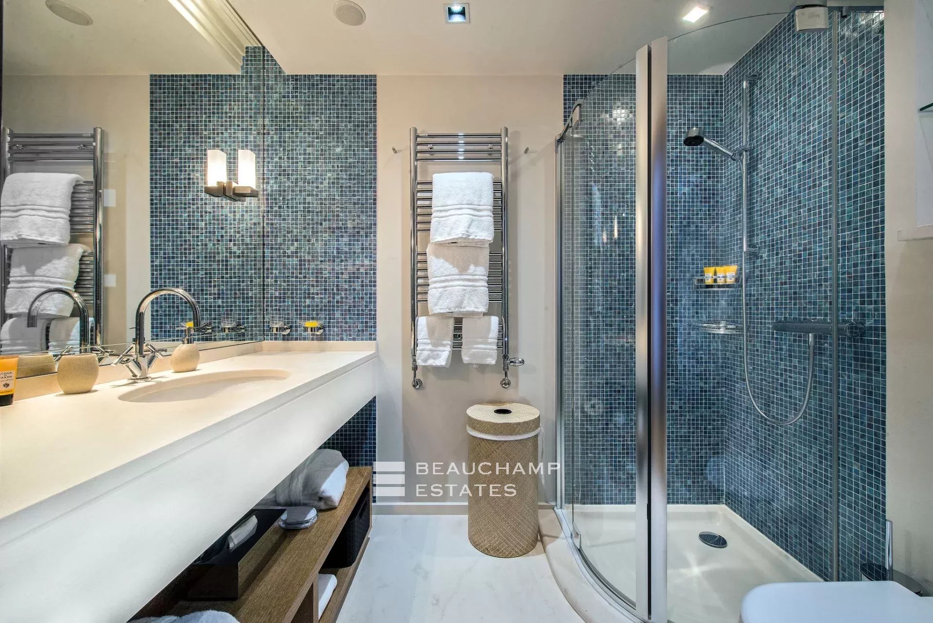 Villa exceptionnelle moderne de 7 chambres avec vue panoramique sur la mer à Saint Jean Cap Ferrat Exceptional modern 7-bedroom villa with panoramic sea views in Saint Jean Cap Ferrat