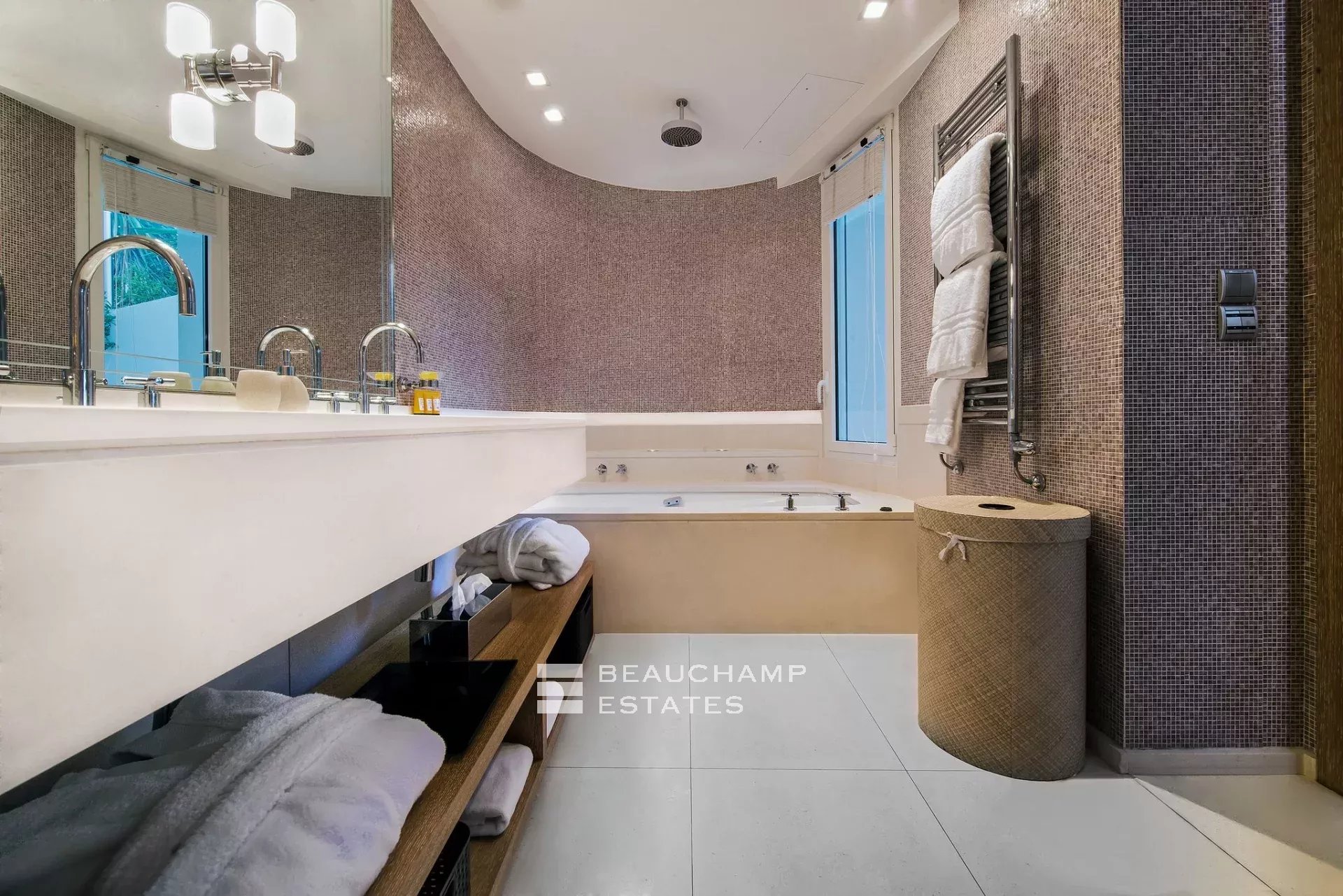 Villa exceptionnelle moderne de 7 chambres avec vue panoramique sur la mer à Saint Jean Cap Ferrat Exceptional modern 7-bedroom villa with panoramic sea views in Saint Jean Cap Ferrat