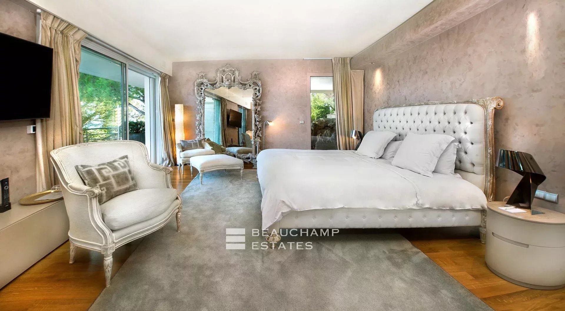 Villa exceptionnelle moderne de 7 chambres avec vue panoramique sur la mer à Saint Jean Cap Ferrat Exceptional modern 7-bedroom villa with panoramic sea views in Saint Jean Cap Ferrat