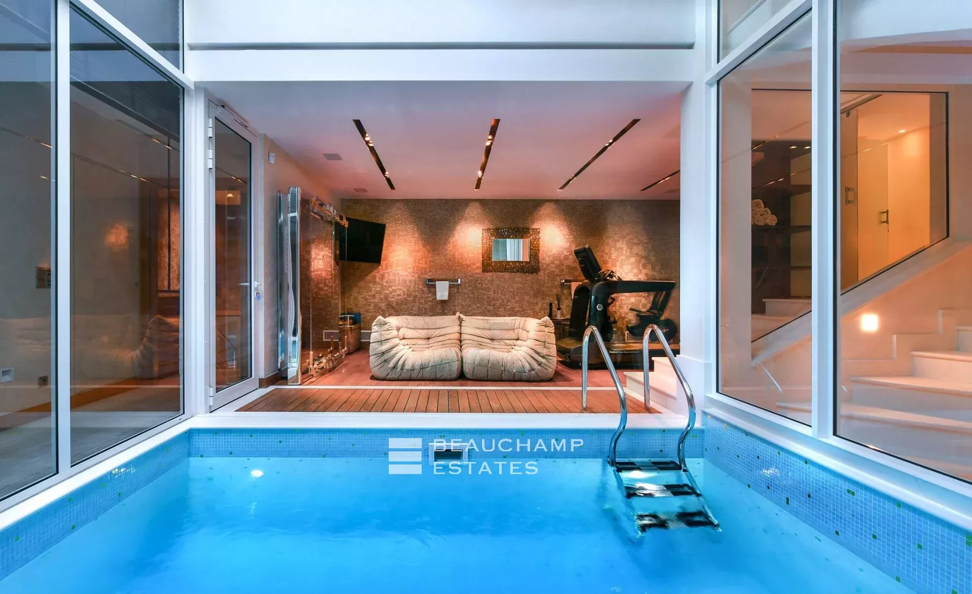 Villa exceptionnelle moderne de 7 chambres avec vue panoramique sur la mer à Saint Jean Cap Ferrat Exceptional modern 7-bedroom villa with panoramic sea views in Saint Jean Cap Ferrat