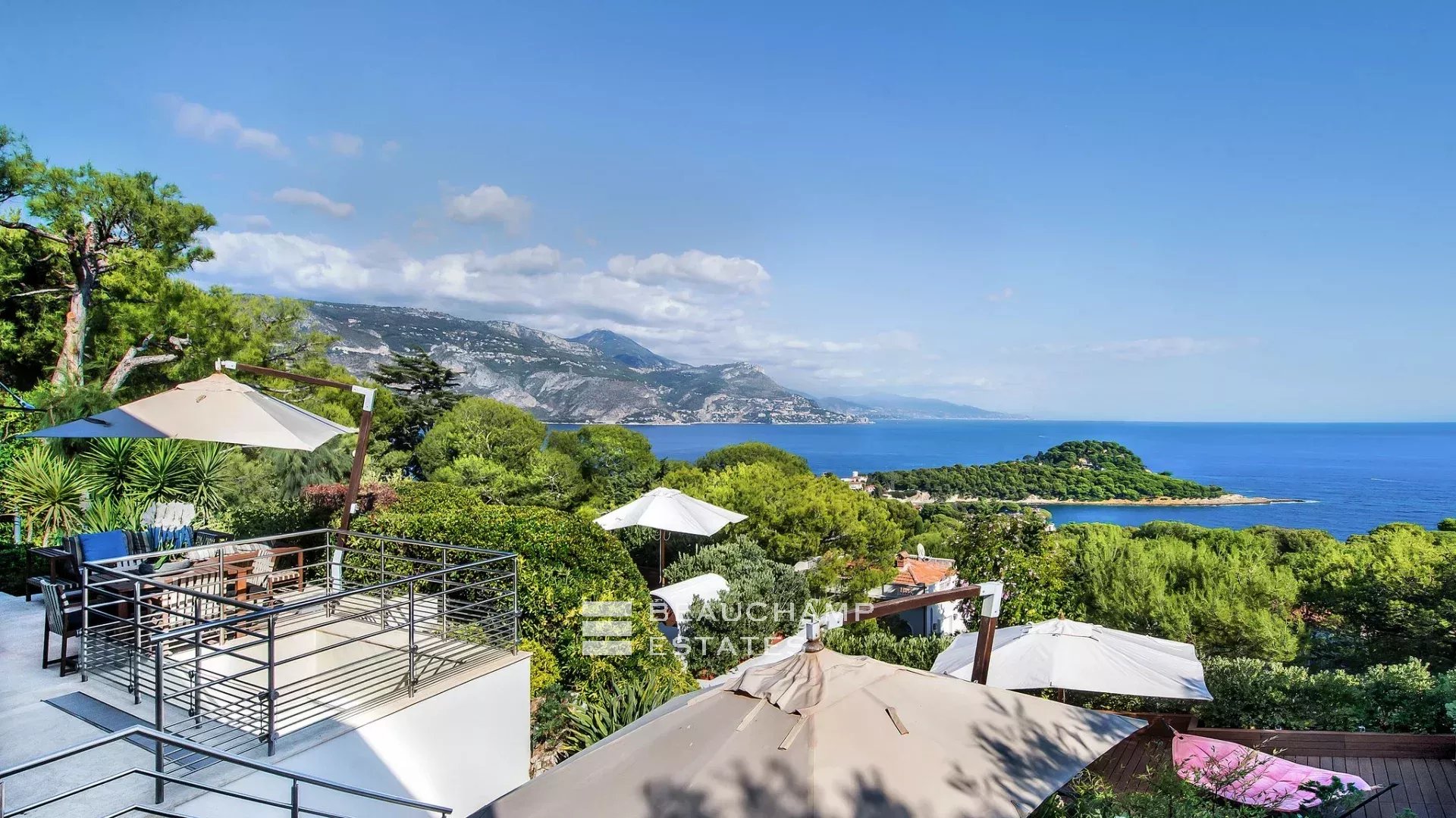 Villa exceptionnelle moderne de 7 chambres avec vue panoramique sur la mer à Saint Jean Cap Ferrat Exceptional modern 7-bedroom villa with panoramic sea views in Saint Jean Cap Ferrat