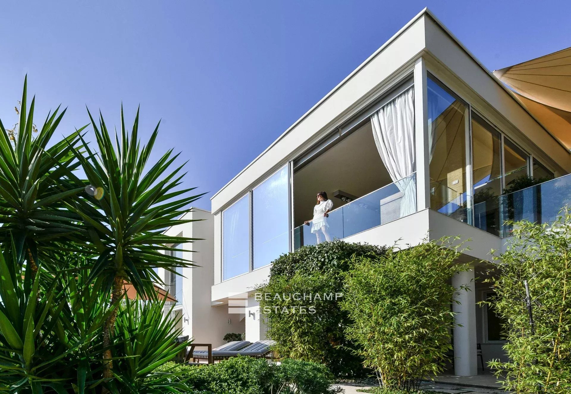Villa exceptionnelle moderne de 7 chambres avec vue panoramique sur la mer à Saint Jean Cap Ferrat Exceptional modern 7-bedroom villa with panoramic sea views in Saint Jean Cap Ferrat