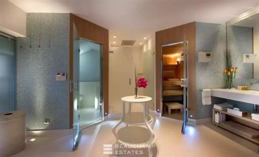 Villa exceptionnelle moderne de 7 chambres avec vue panoramique sur la mer à Saint Jean Cap Ferrat Exceptional modern 7-bedroom villa with panoramic sea views in Saint Jean Cap Ferrat