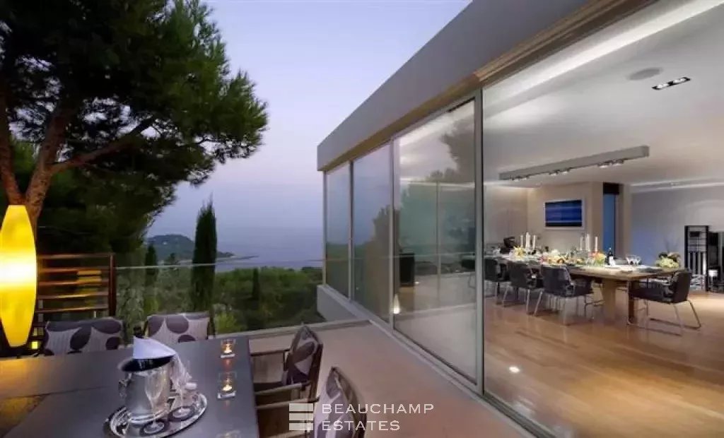 Exceptional modern 7-bedroom villa with panoramic sea views in Saint Jean Cap Ferrat