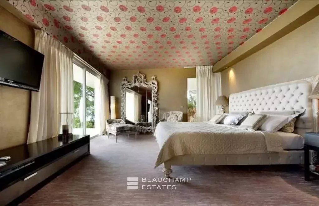 Exceptional modern 7-bedroom villa with panoramic sea views in Saint Jean Cap Ferrat