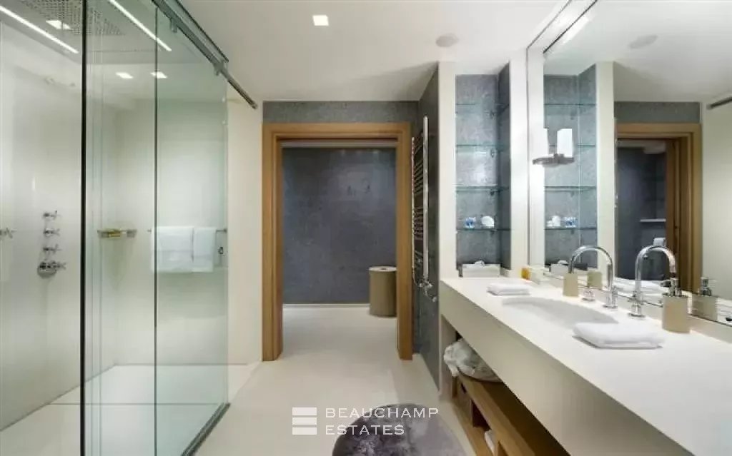 Exceptional modern 7-bedroom villa with panoramic sea views in Saint Jean Cap Ferrat