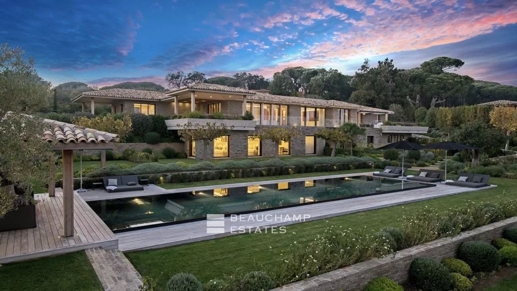 Exceptional villa with panoramic view over the bay of Saint-Tropez